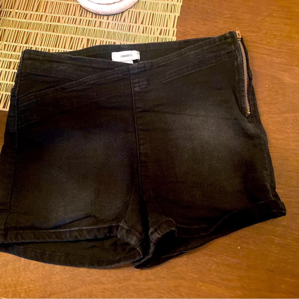 Forever 21 side zip festival shorts with back pockets- super cute